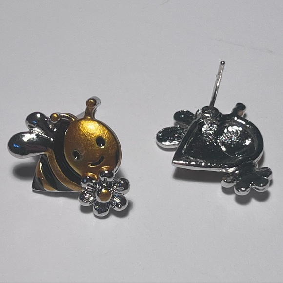 Bee Earrings - Picture 4 of 6